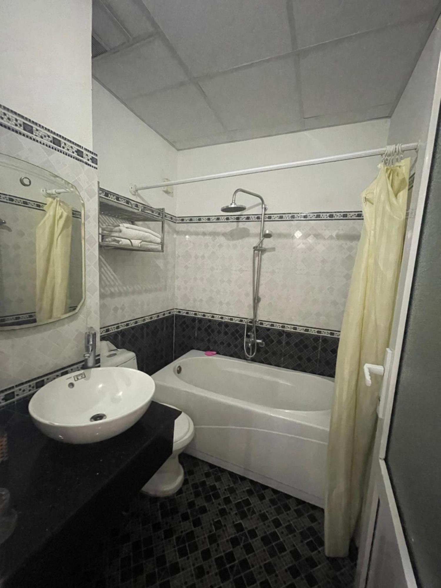 Oyo 553 Truong Giang Hotel Da Nang Buitenkant foto